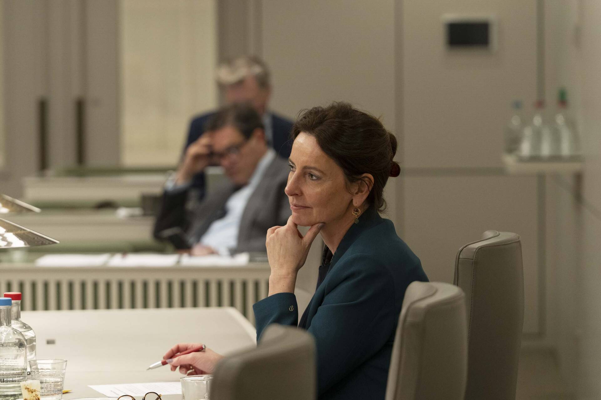 Minister Uitermark tijdens het debat.