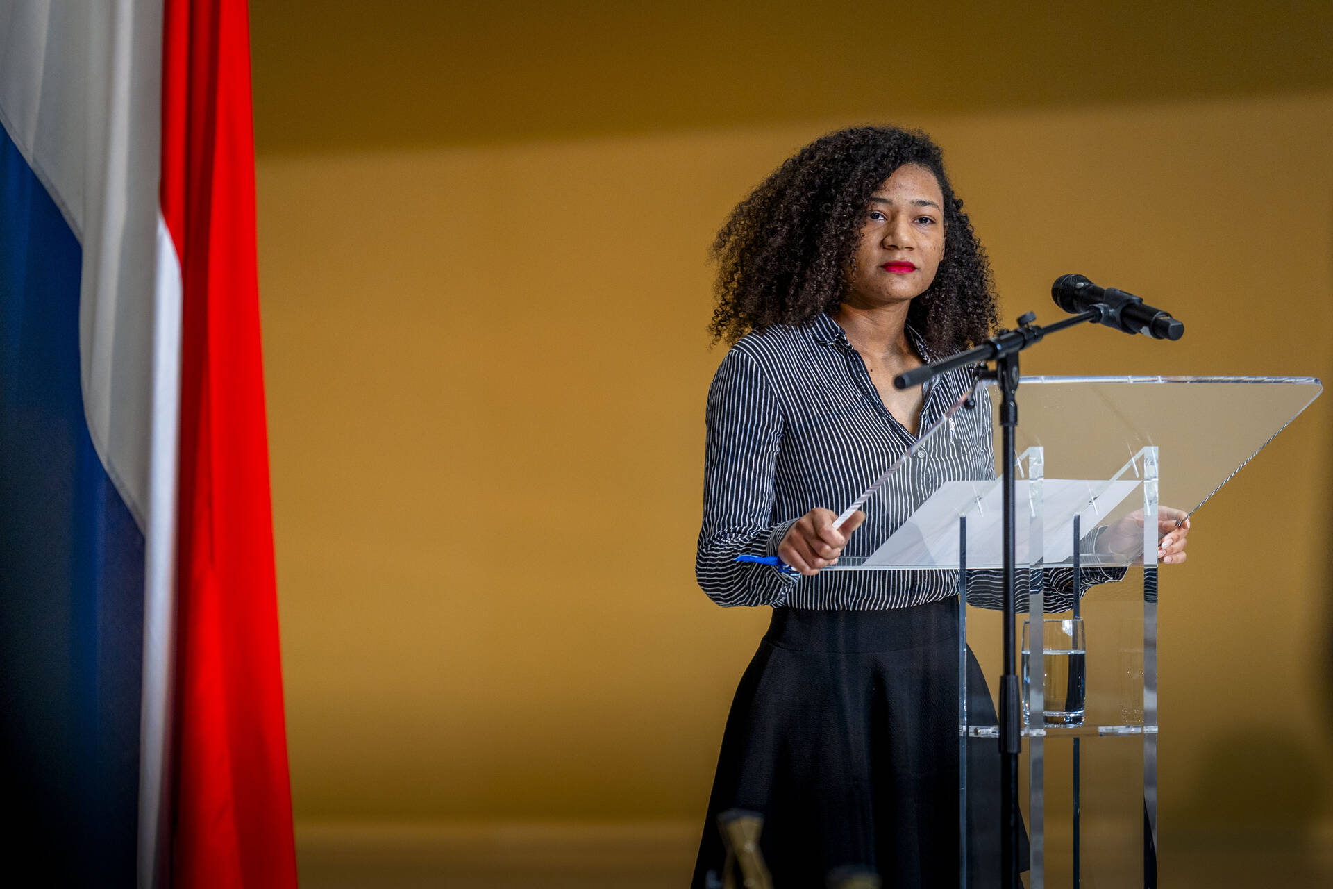 Leerlingen van de Johan de Witt Scholengroep uit Den Haag lazen gedichten voor