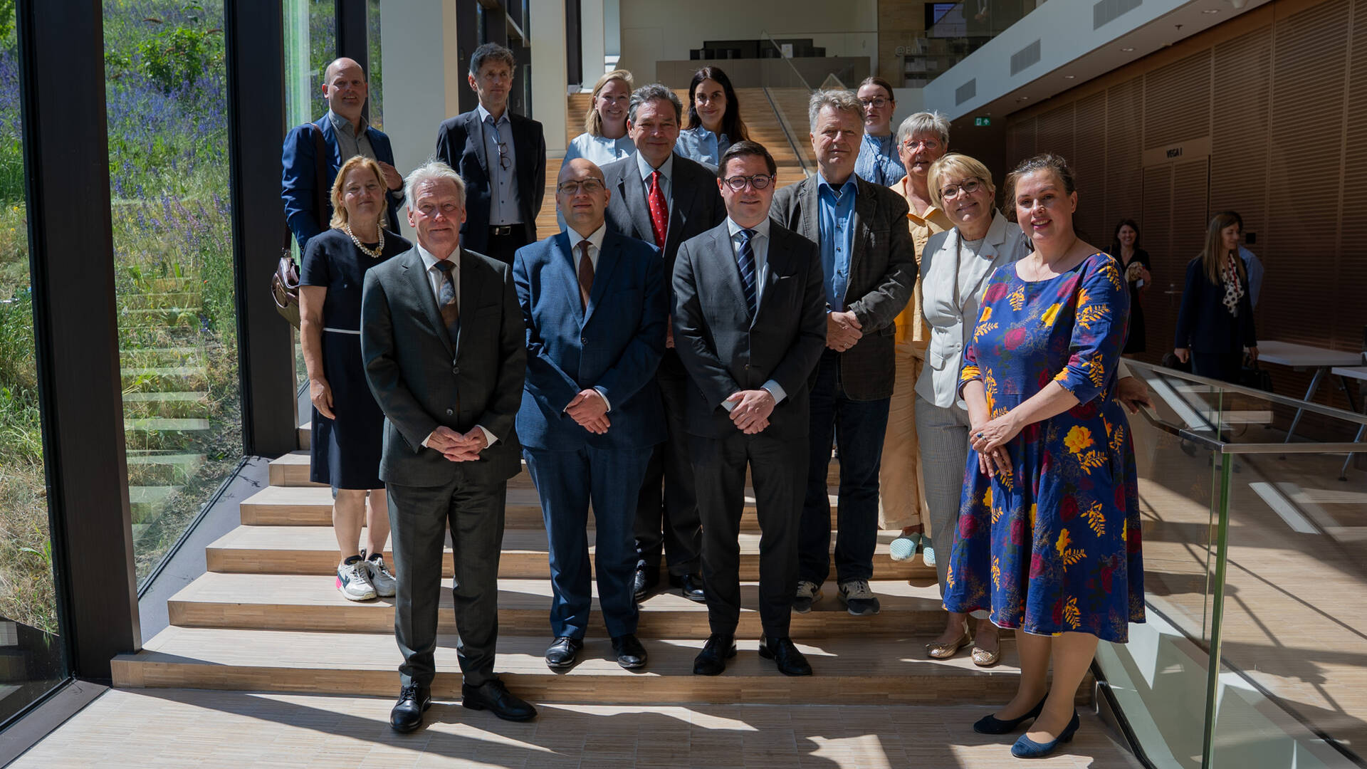 Eerste Kamerleden met Michael Smid en Lisette Vos van Eurojust