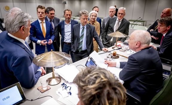 Overleg tijdens een schorsing van het debat