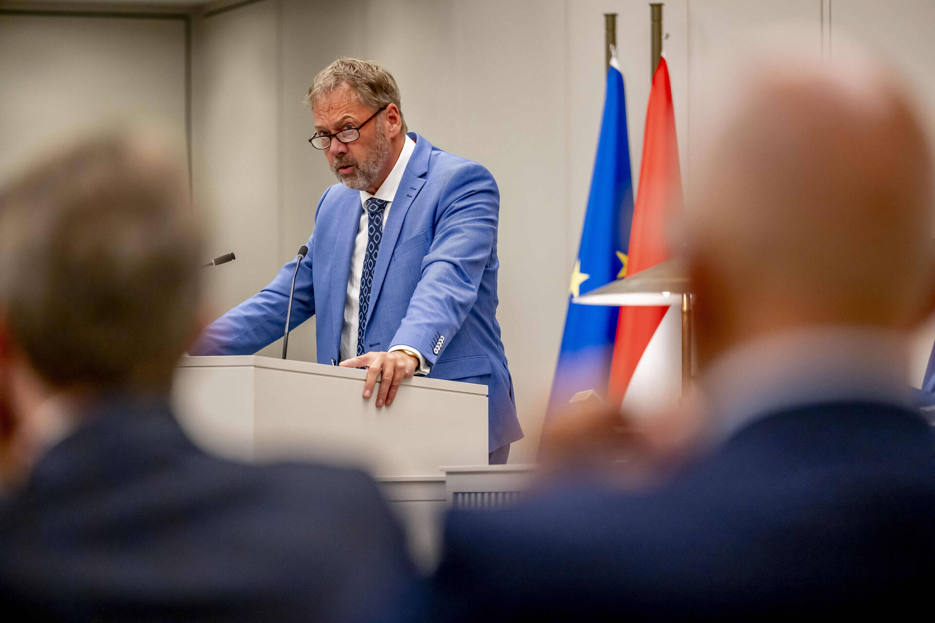 Senator Kemperman tijdens een debat op 16 juni 2025