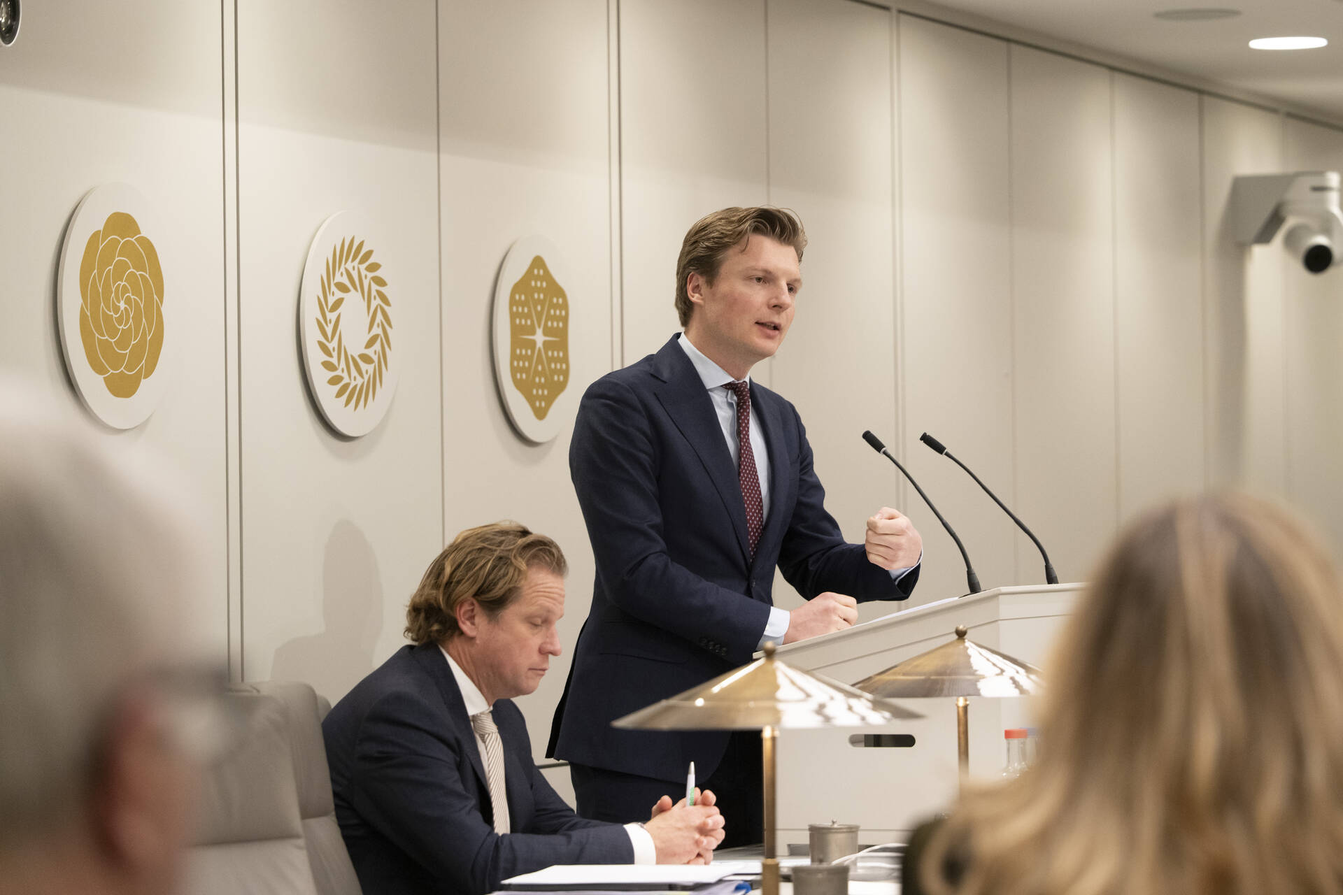 Demissionair minister Brekelmans tijdens het debat op 9 december 2025
