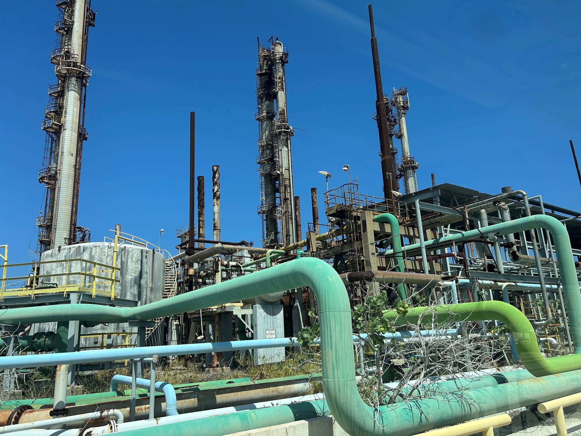 De Nederlandse delegatie bezocht de raffinaderij in Aruba, die zal worden ontmanteld