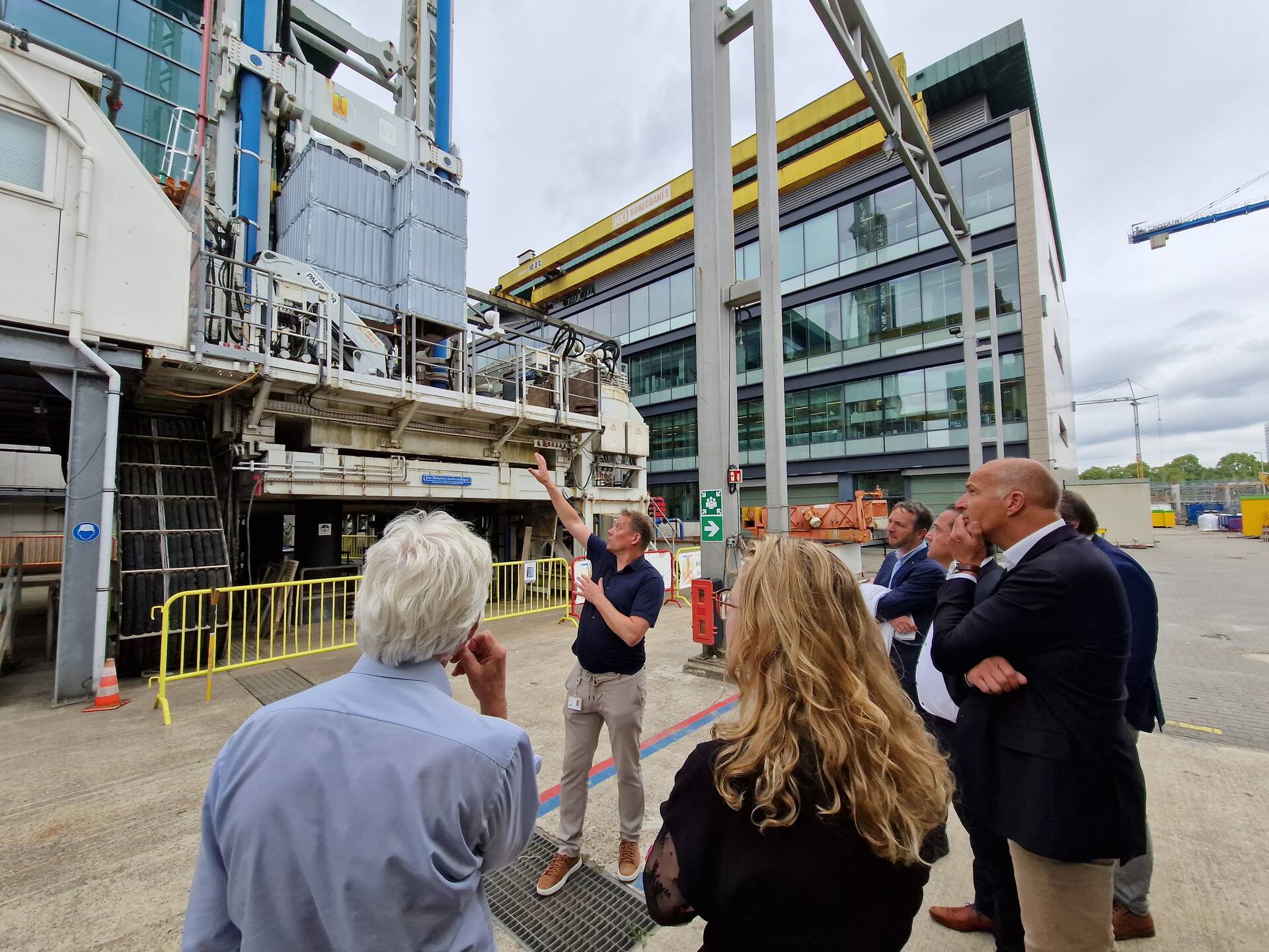 Leden kregen een rondleiding op de innovatiecampus van TNO 