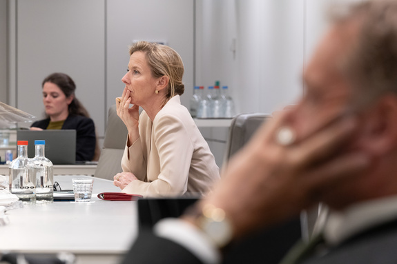 Minister Van Veldhoven tijdens het debat op 6 juli 2026