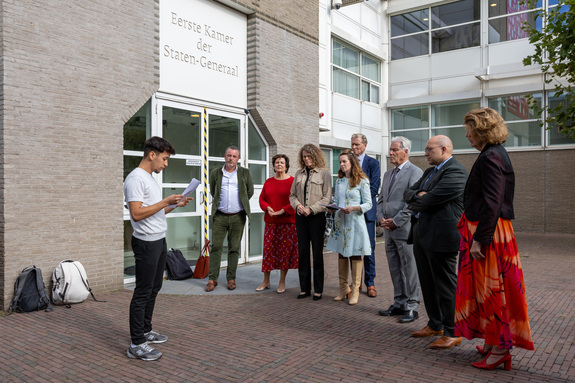 De commissie voor Immigratie & Asiel / JBZ-Raad nam een petitie in ontvangst over de gevolgen van langdurige asielprocedures