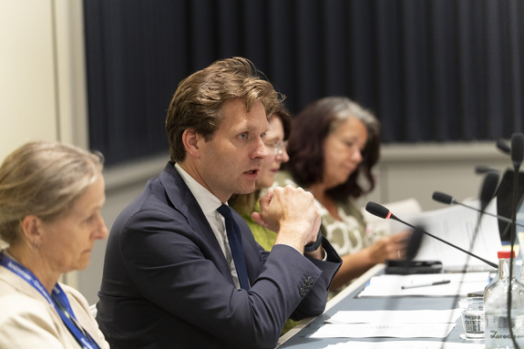 Minister Karremans tijdens een kennismaking met de commissie voor I&W/VRO, 16 juni 2026