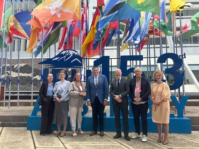 Nederlandse delegatie met Milton Dick